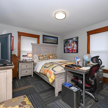 Berrodin Bed & Breakfast 애크런 외부 사진